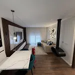 Riverside 아파트